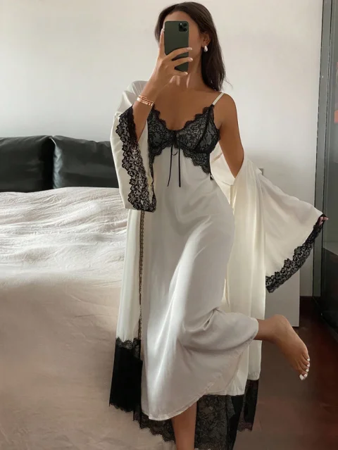 Spetsmönstrad Underklänning & Morgonrock