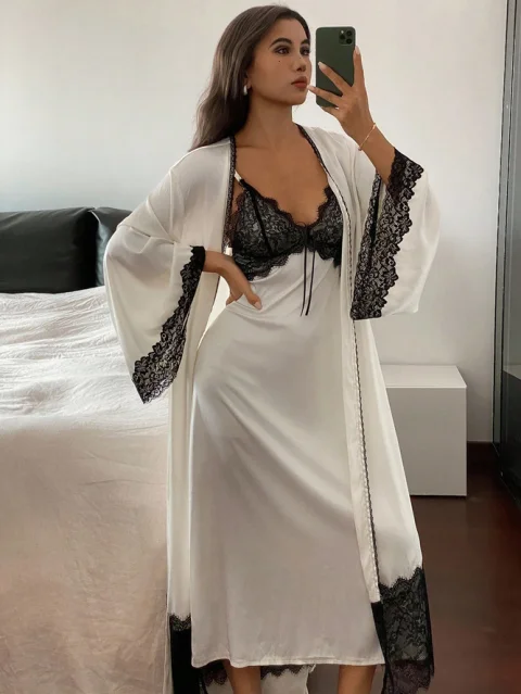 Spetsmönstrad Underklänning & Morgonrock